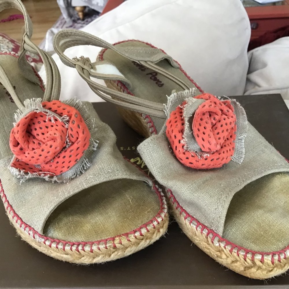Made in Spain  Toni Pons Italian wedge Espadrills with flower